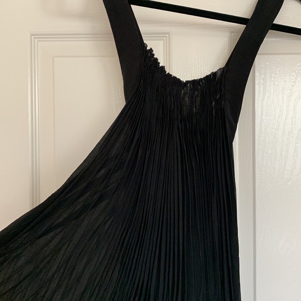Aritzia NWOT pleated tank black